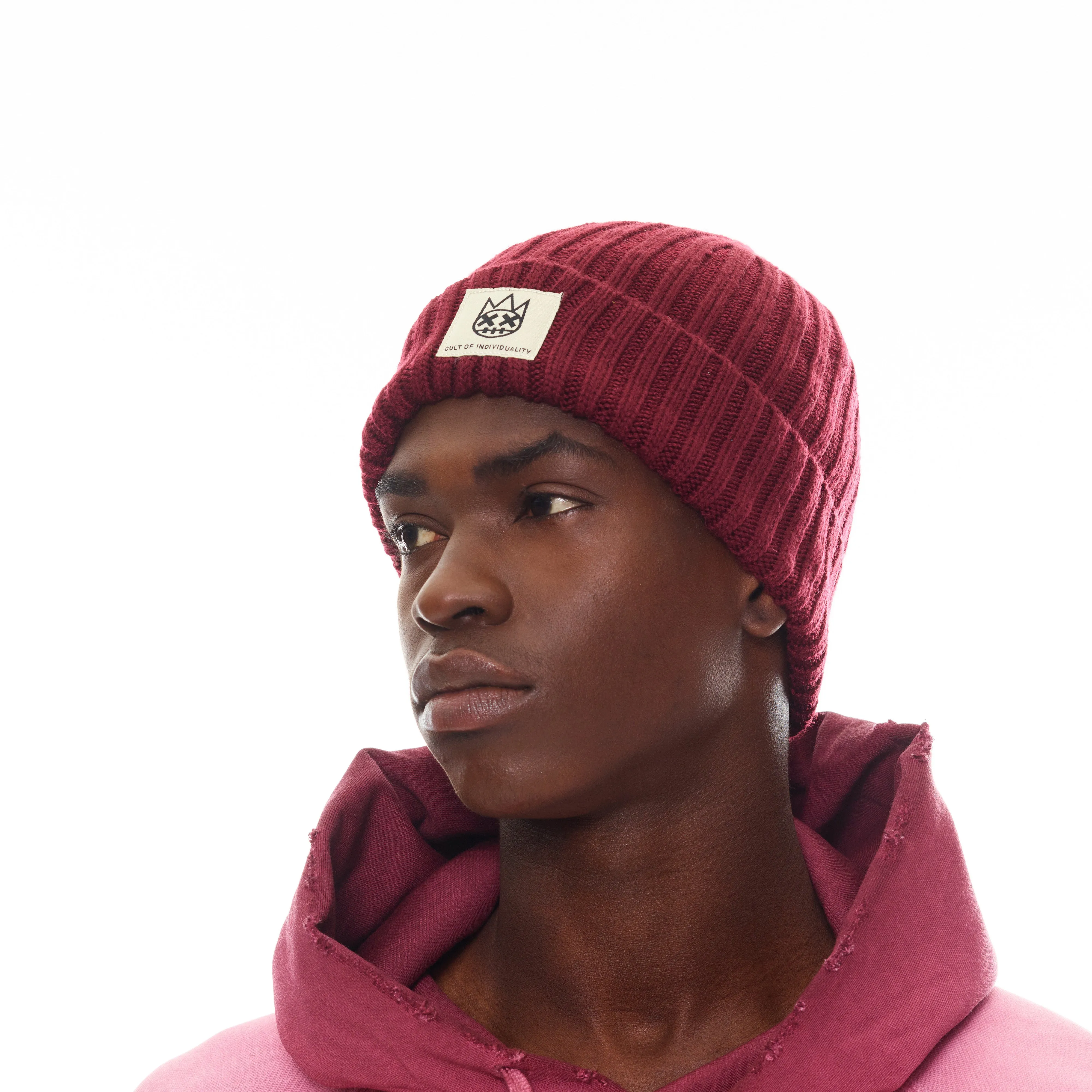 SHIMUCHAN LOGO KNIT HAT IN VINTAGE MERLOT